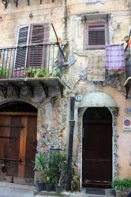 A house decorated with Sicilian tile shards